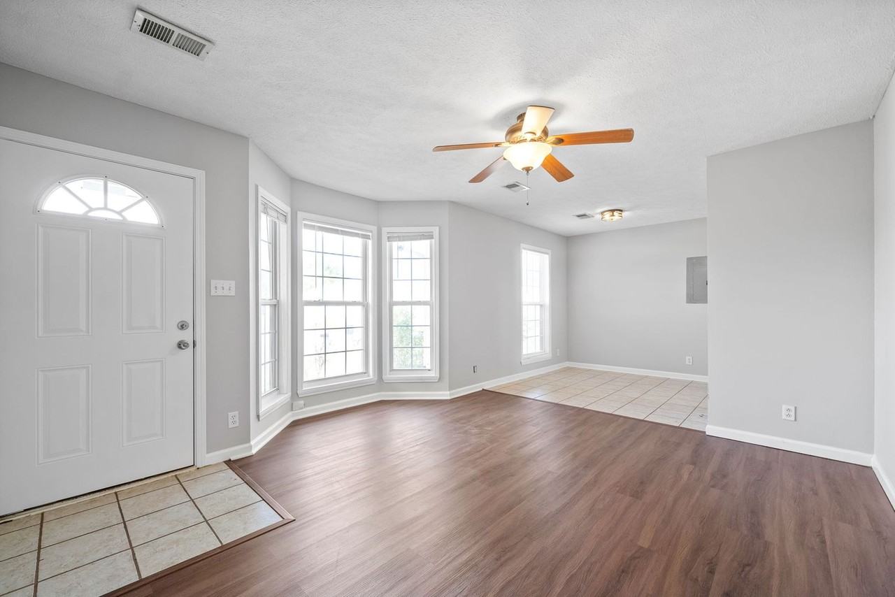 1067 Shadow Ridge Ave - Photo 4 of 23