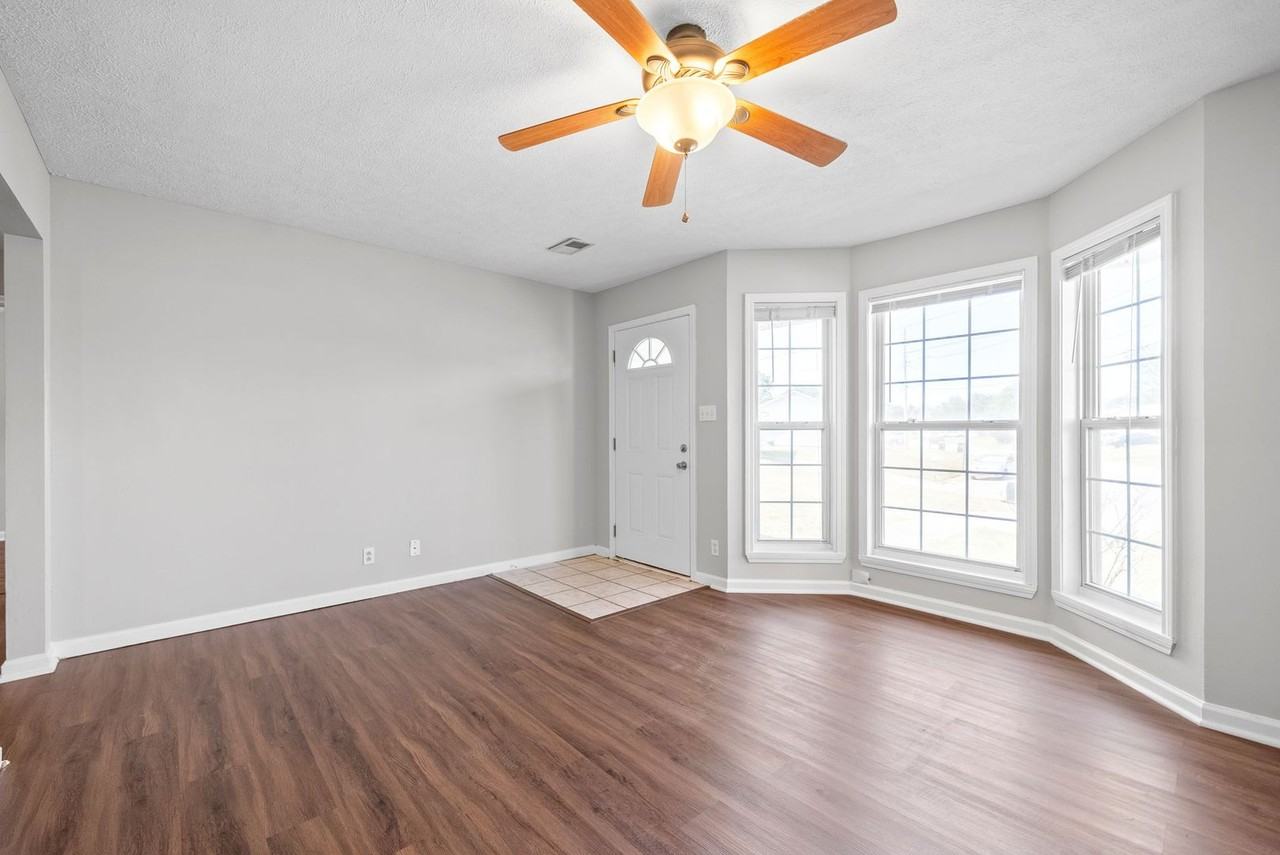 1067 Shadow Ridge Ave - Photo 5 of 23