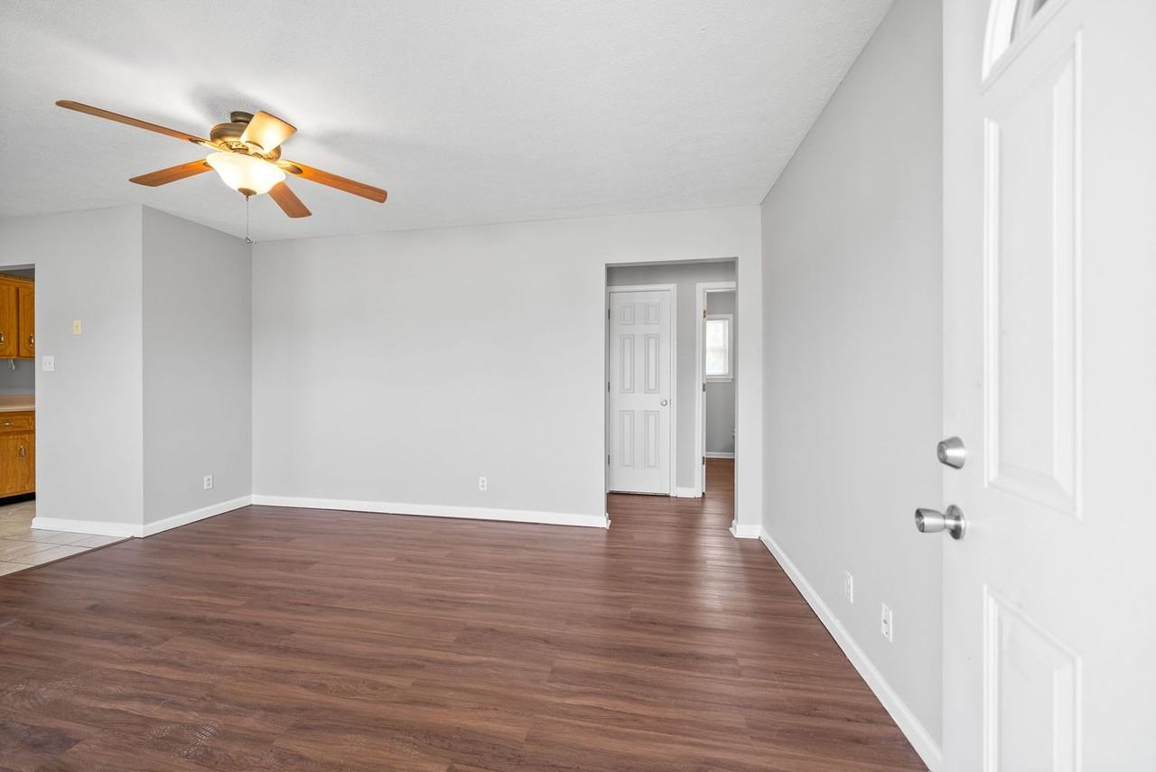 1067 Shadow Ridge Ave - Photo 6 of 23
