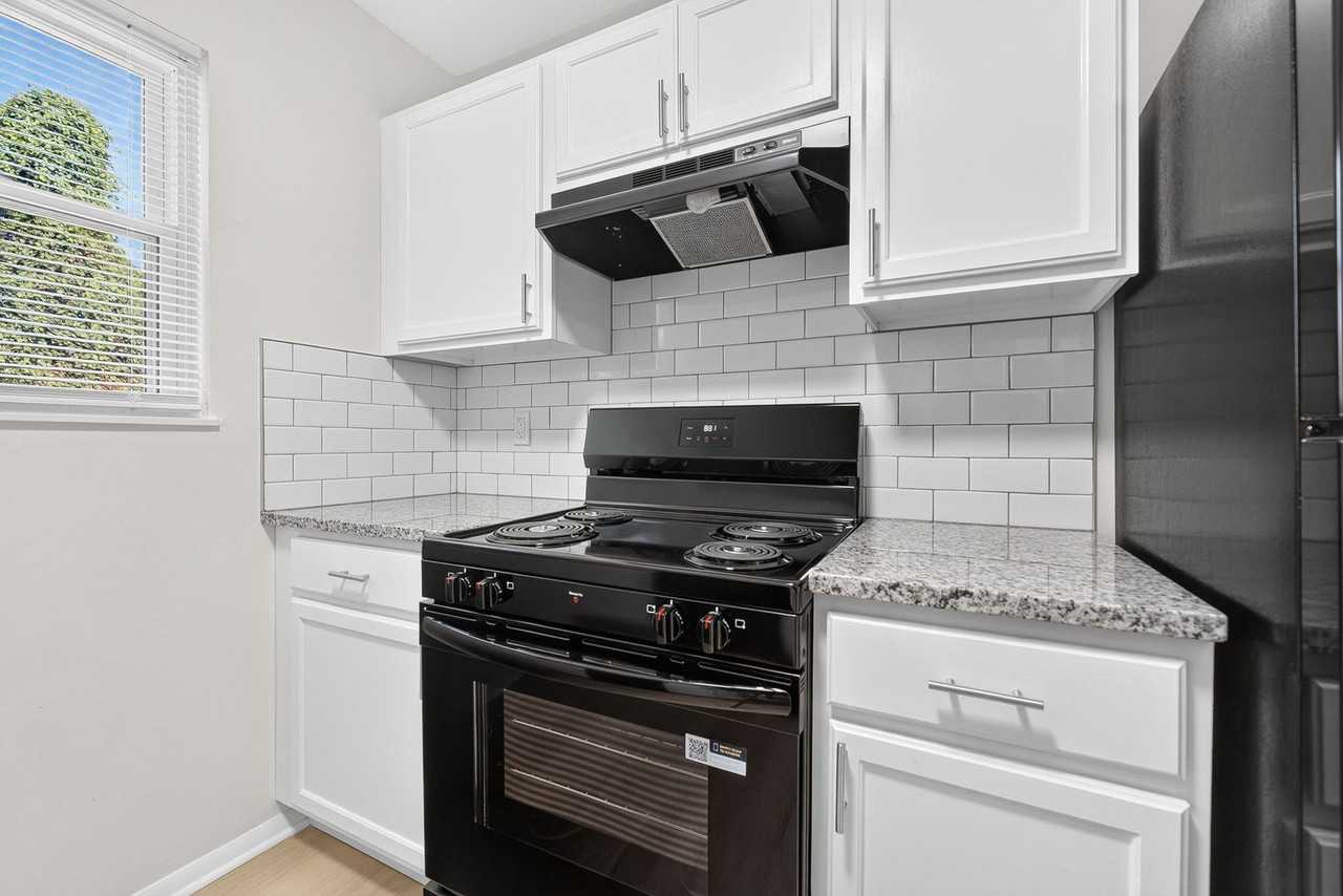 1811 Stetson Rd - Photo 3 of 24