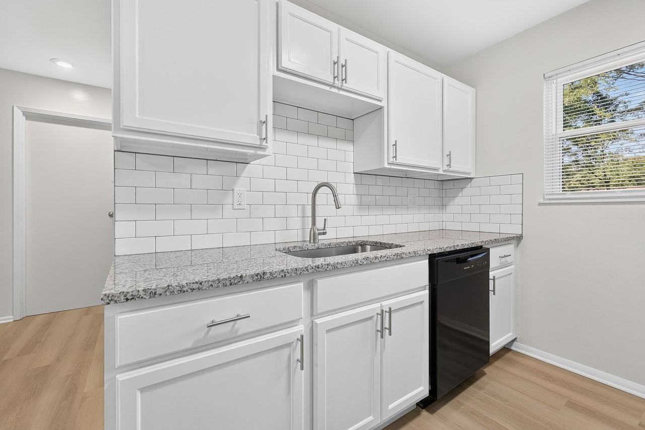 1811 Stetson Rd - Photo 5 of 24