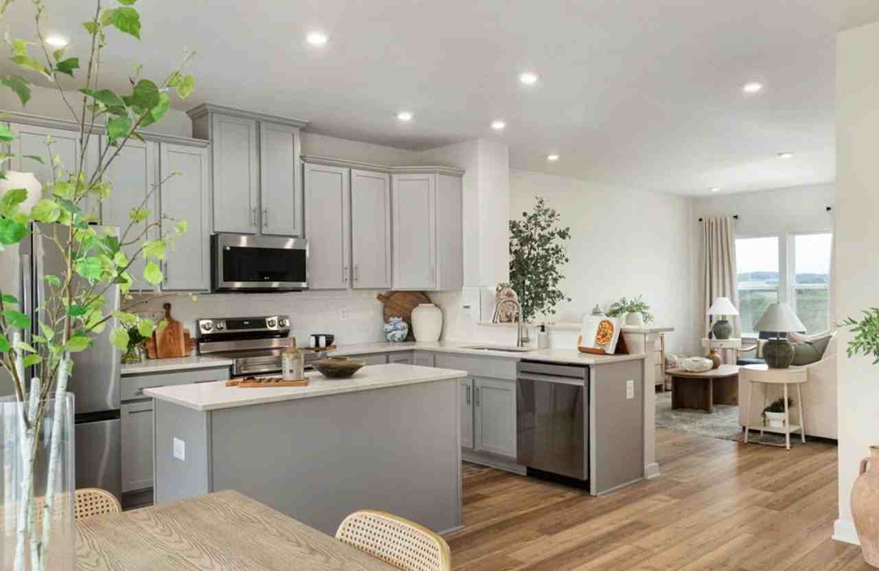 329 329 Nottingham Row - Photo 3 of 11