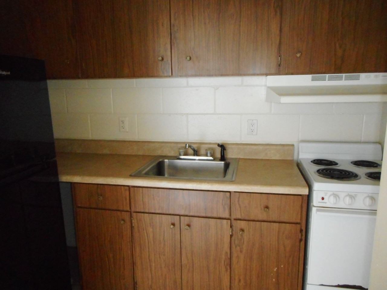 2037 Ne 2nd St - Photo 5 of 11