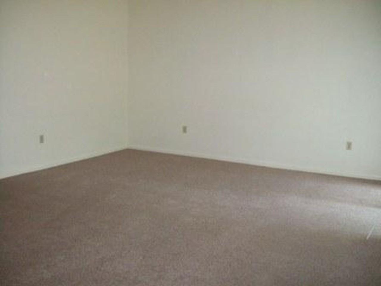 2909 Se 7th Ave - Photo 3 of 7
