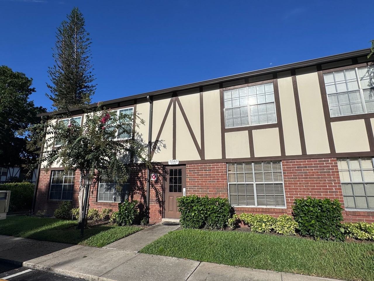 5343 Hansel Ave Apt F4 - Photo 3 of 50