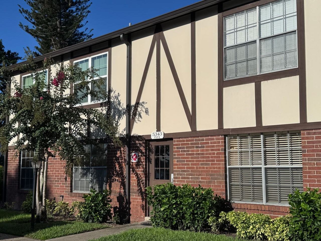 5343 Hansel Ave Apt F4 - Photo 4 of 50