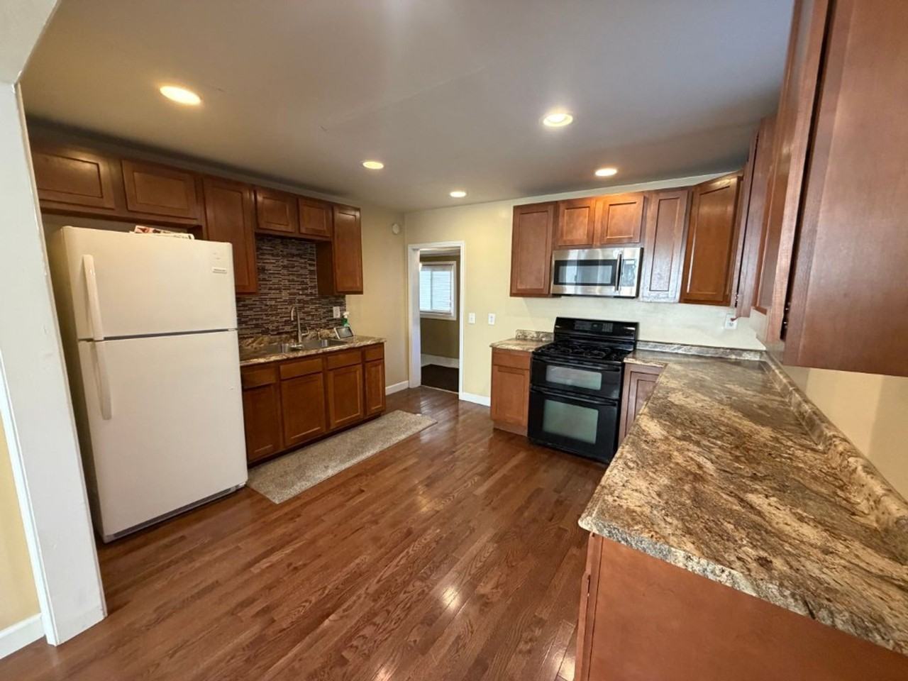 2535 Ne Monroe St - Photo 4 of 19