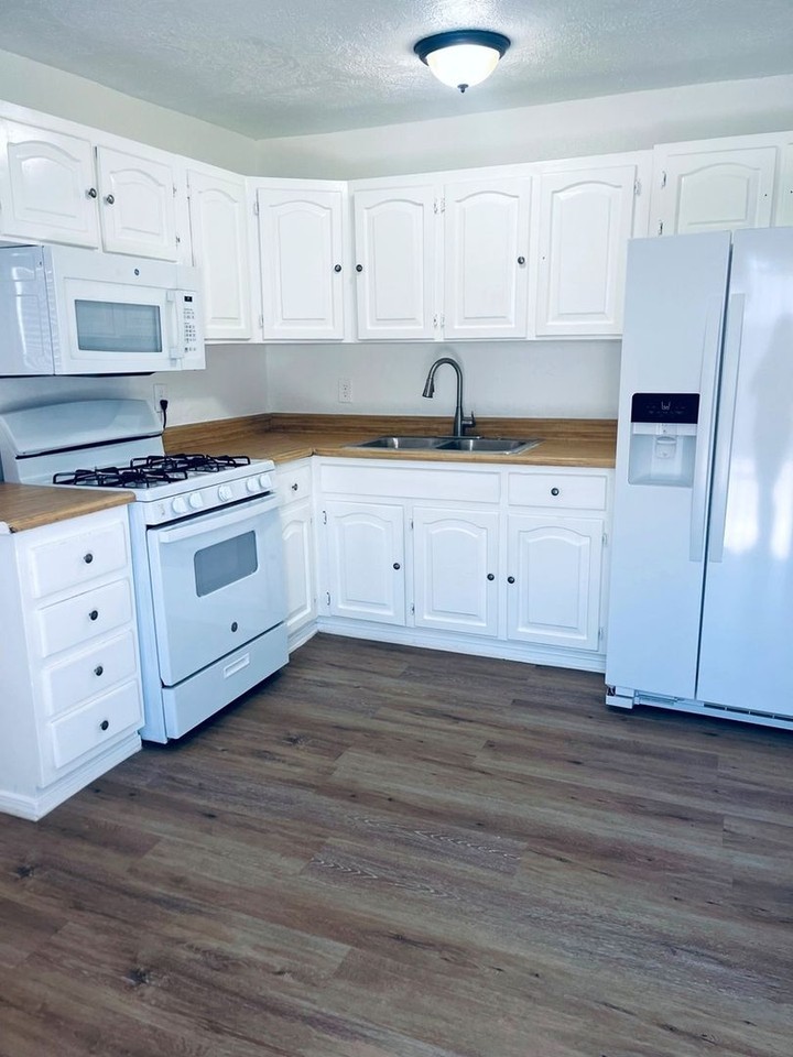 1818 Edith Blvd Se - Photo 3 of 14