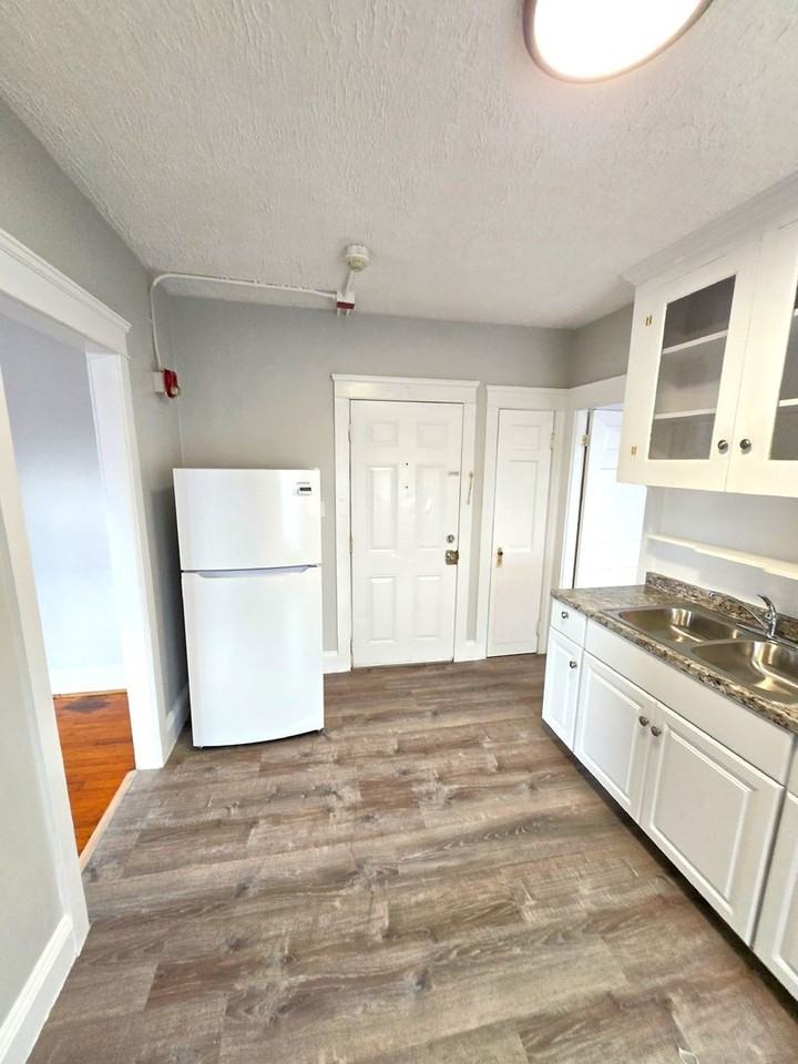 161 Montgomery St #8 - Photo 2 of 10