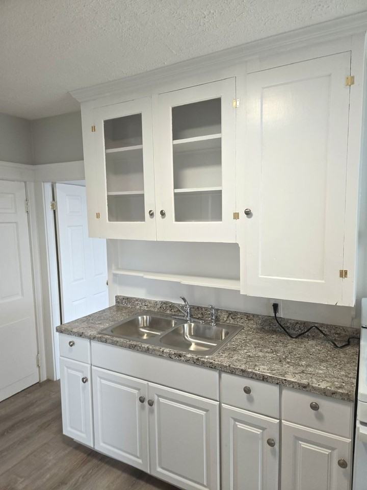 161 Montgomery St #8 - Photo 4 of 10