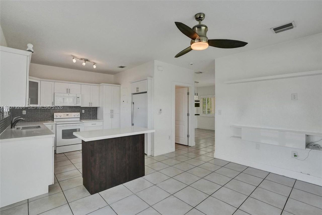 12232 Sw 148th Ter - Photo 2 of 24