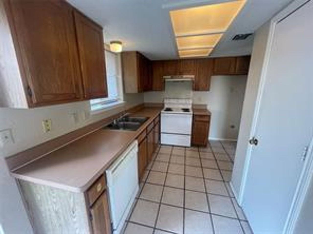 2709 2709 Standford Street #A - Photo 4 of 6