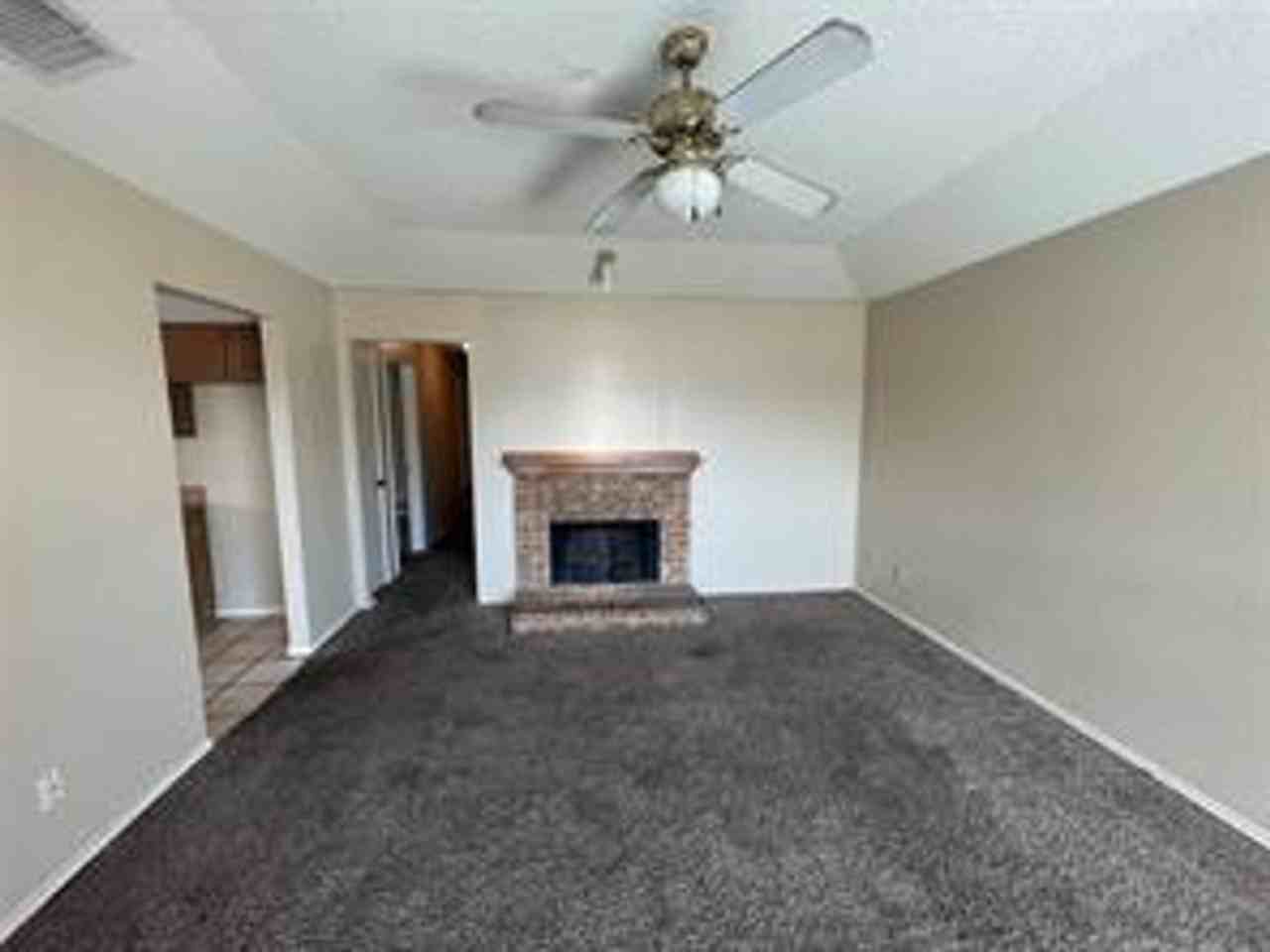 2709 2709 Standford Street #A - Photo 5 of 6