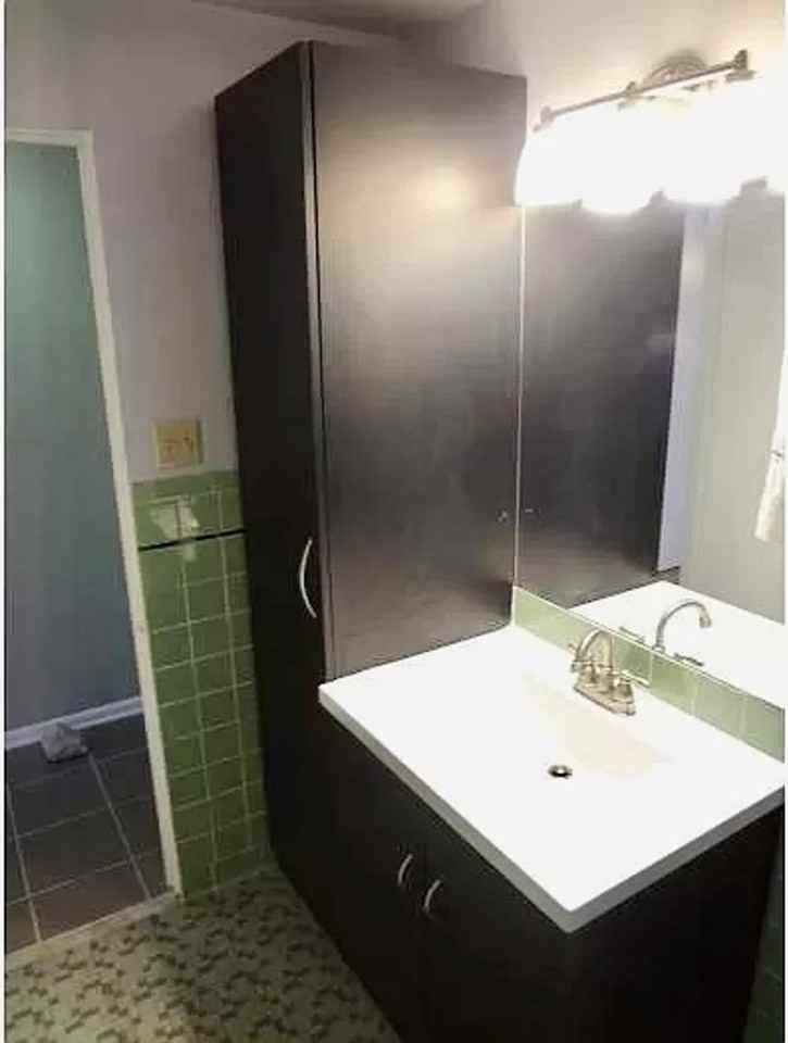 212 Republic St - Photo 4 of 10