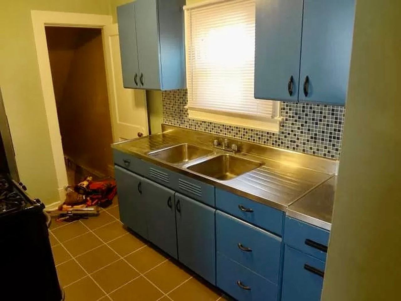 212 Republic St - Photo 6 of 10