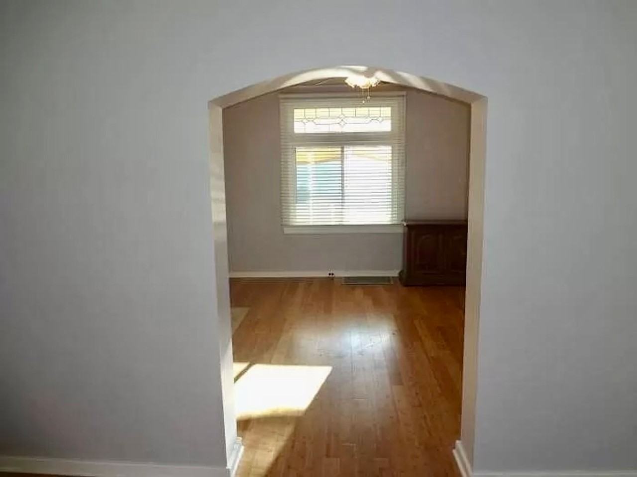 212 Republic St - Photo 3 of 10
