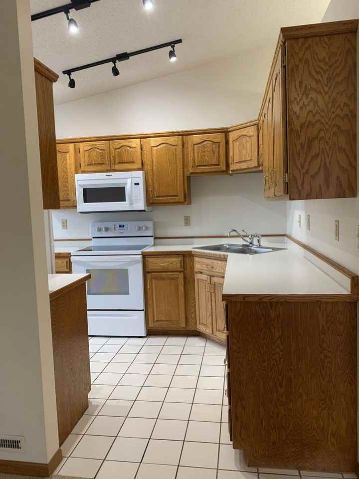 Candle Park South Townhomes - Photo 4 of 18