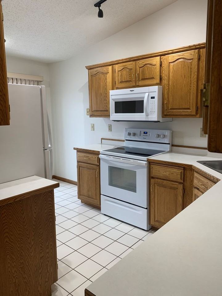 Candle Park South Townhomes - Photo 5 of 18