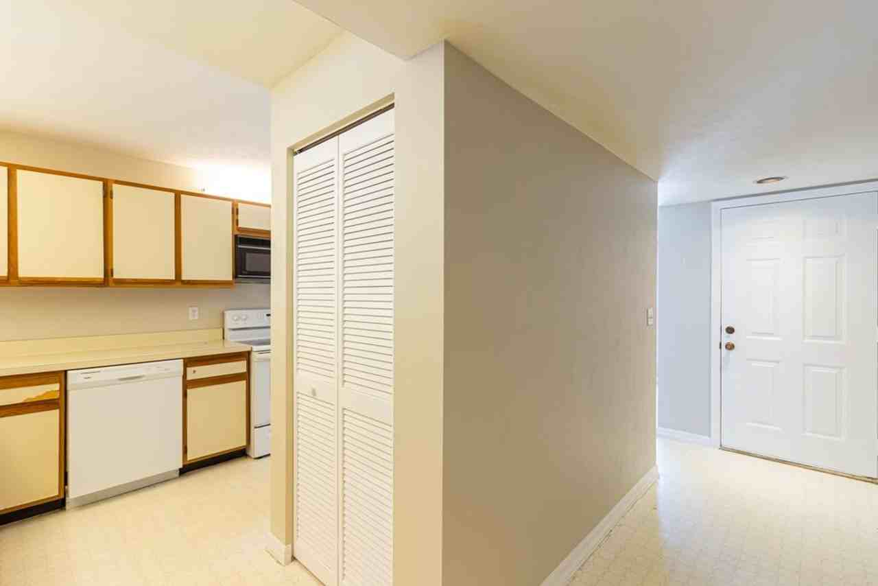 4241 Chantelle Dr #202 - Photo 6 of 33