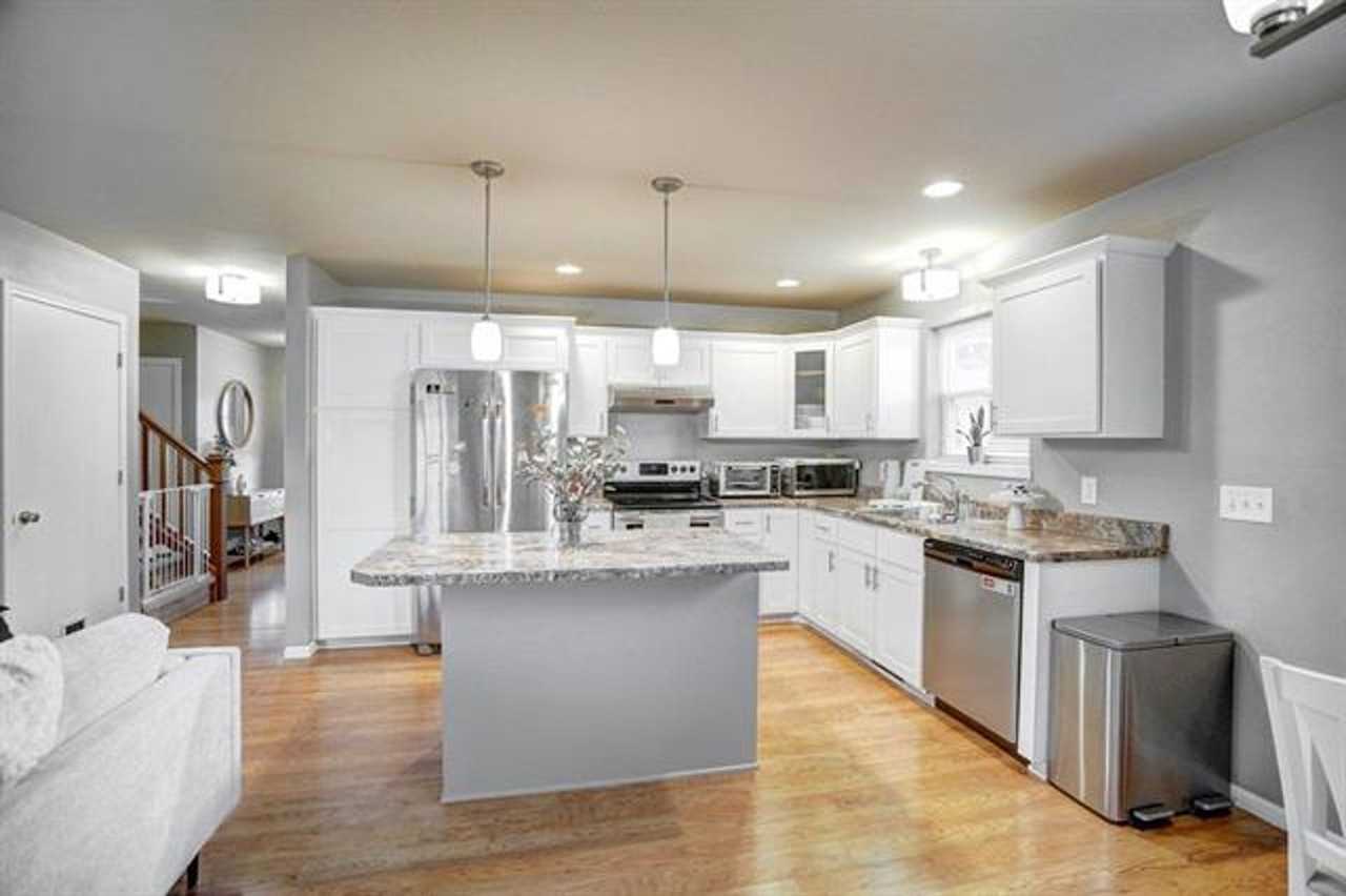 9317 Golden Hue Blvd - Photo 6 of 38