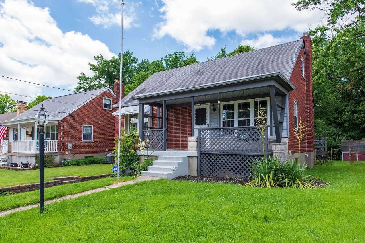 3627 Edgebrook Dr - Photo 2 of 41