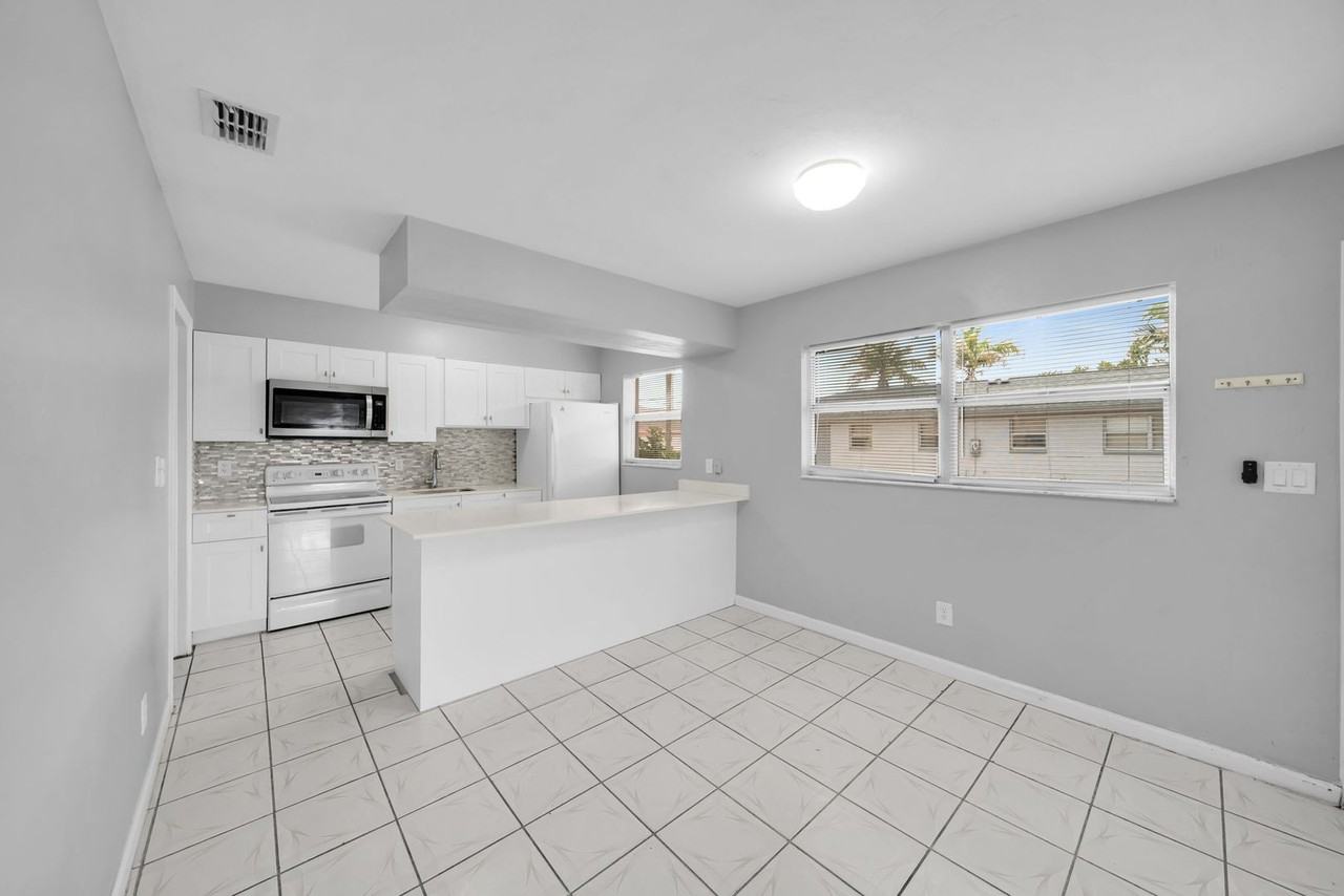 15 Se 24th Ave #D - Photo 6 of 13