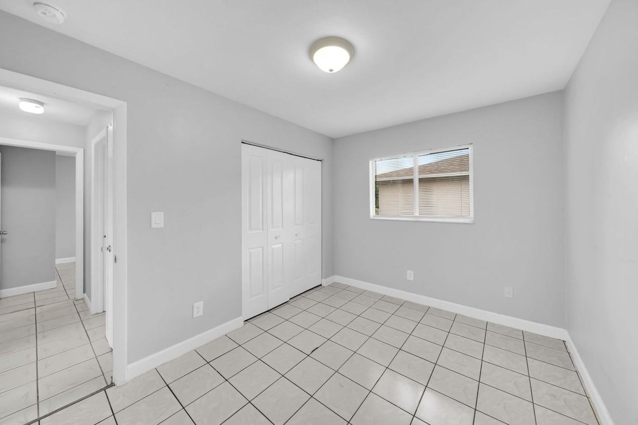 15 Se 24th Ave #D - Photo 7 of 13
