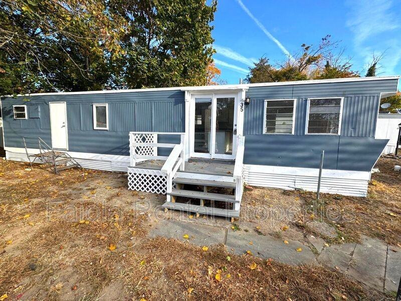 35 Rita Faiola Ln - Photo 2 of 11