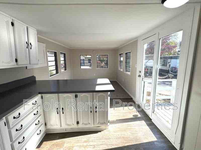 35 Rita Faiola Ln - Photo 5 of 11