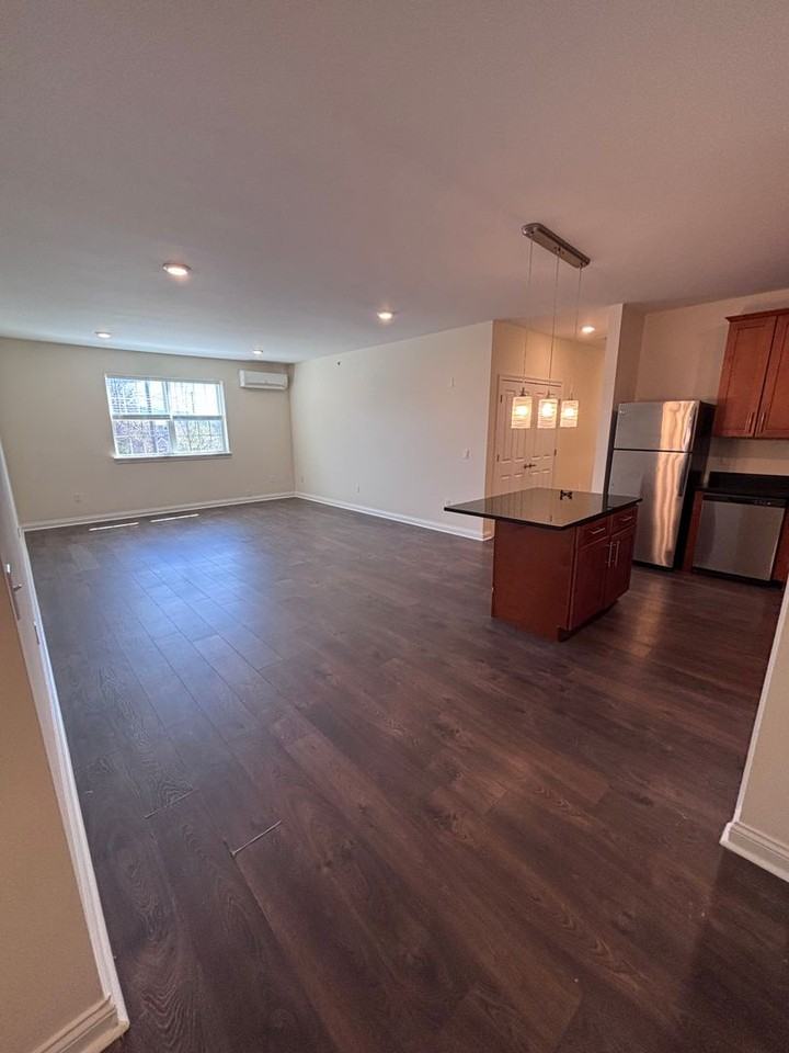 Hawk's View Luxury Apartments - Photo 5 of 18