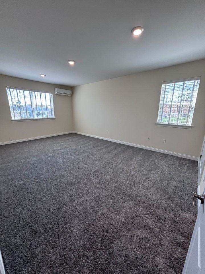 Hawk's View Luxury Apartments - Photo 6 of 18