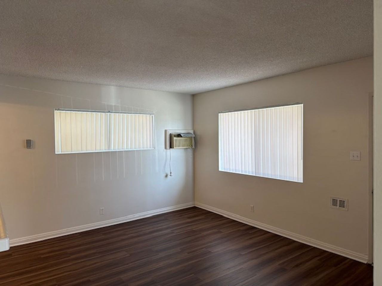 251 E 49th St #B - Photo 2 of 14