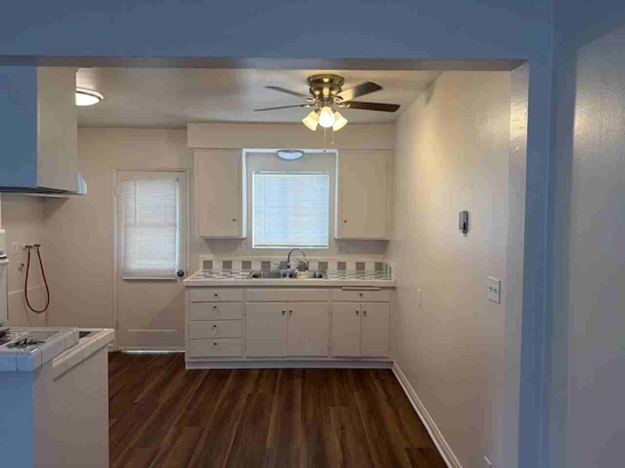 251 E 49th St #B - Photo 3 of 14