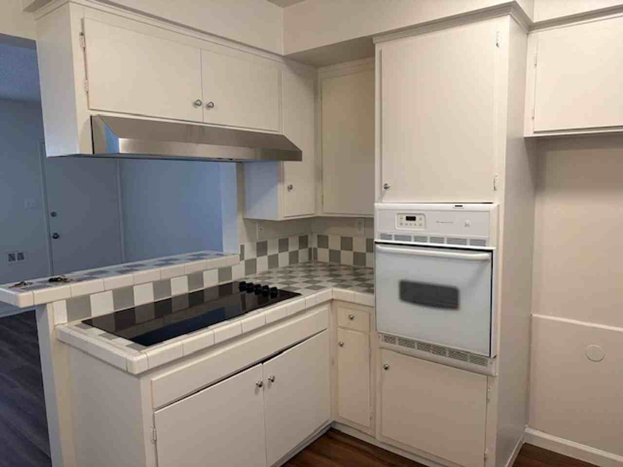251 E 49th St #B - Photo 5 of 14