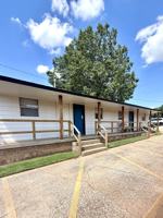 featured image of 709 N Broadway St
