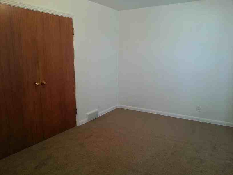 1348 Pine St - Photo 4 of 8
