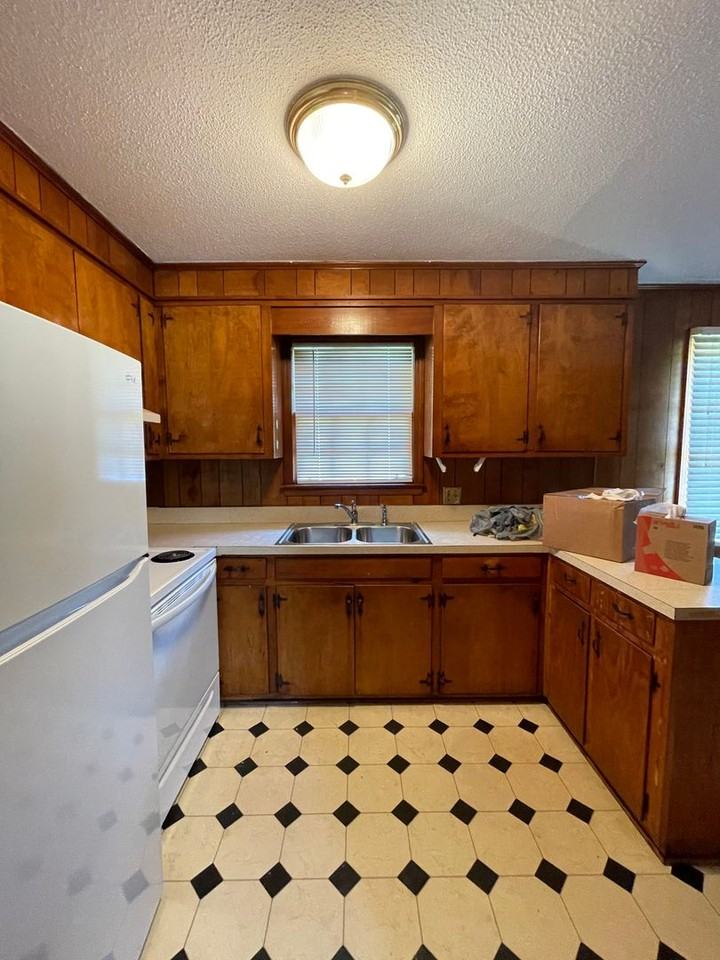 6524 Camelot St - Photo 4 of 11