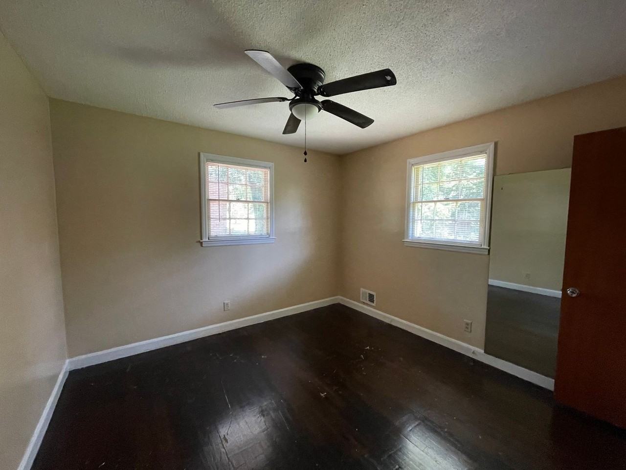 6524 Camelot St - Photo 7 of 11
