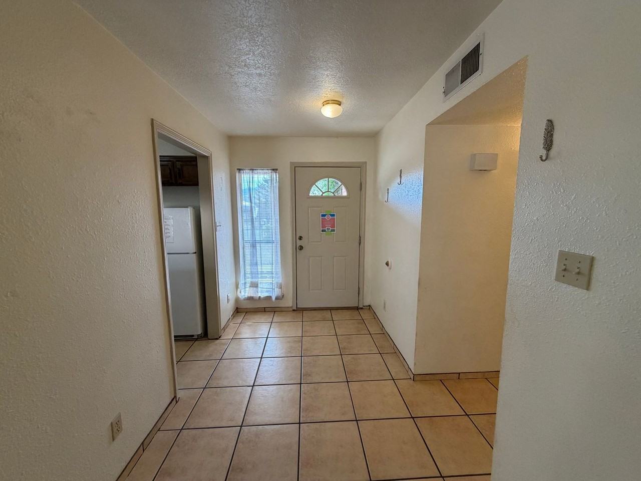 9937 Clearwater St Nw - Photo 4 of 28