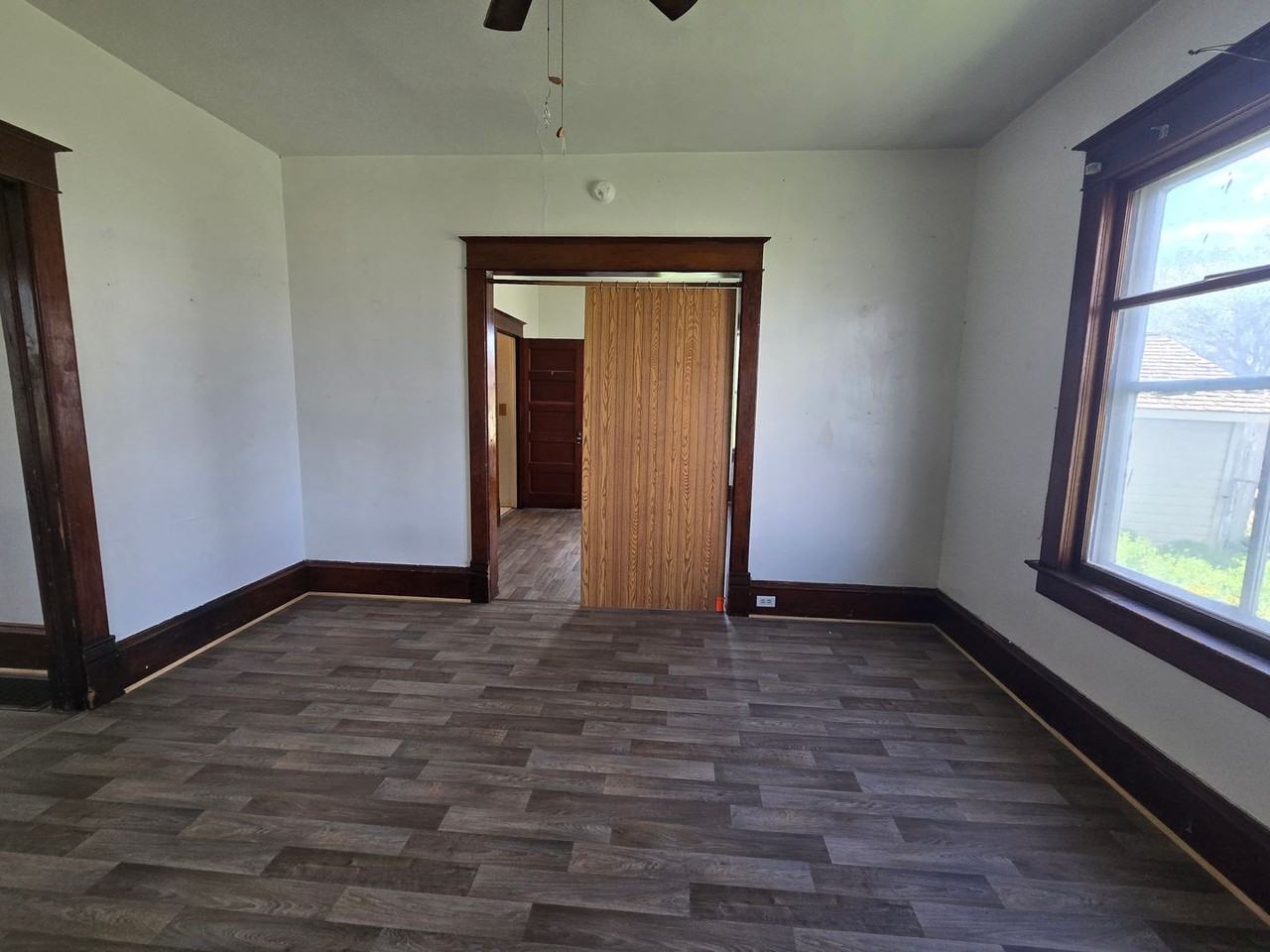 319 N 4th St - Photo 3 of 14