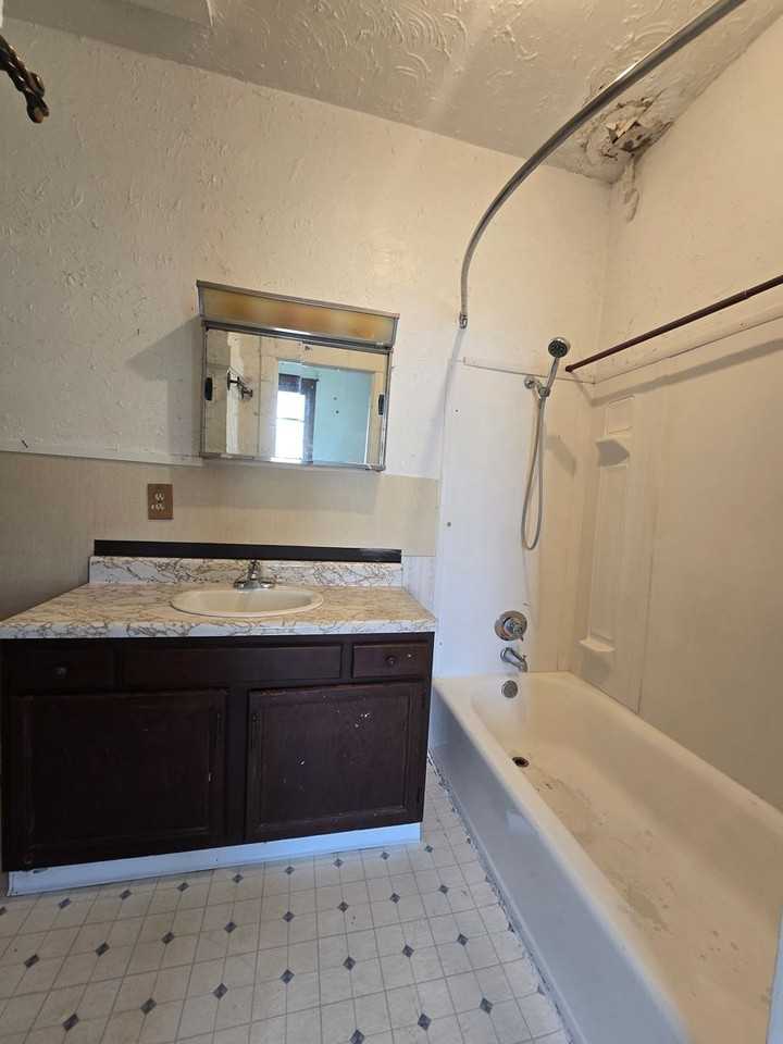 319 N 4th St - Photo 7 of 14