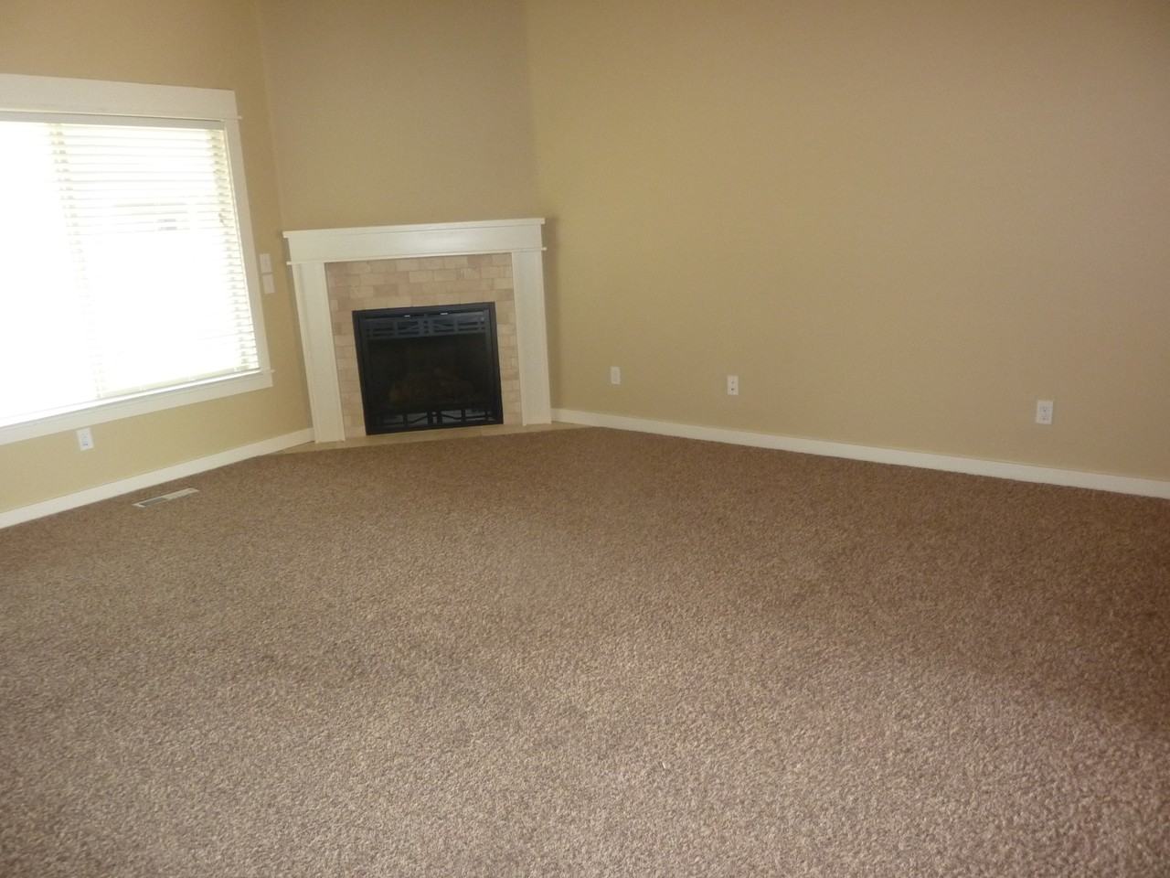 18424 Spicebush Ave - Photo 2 of 5