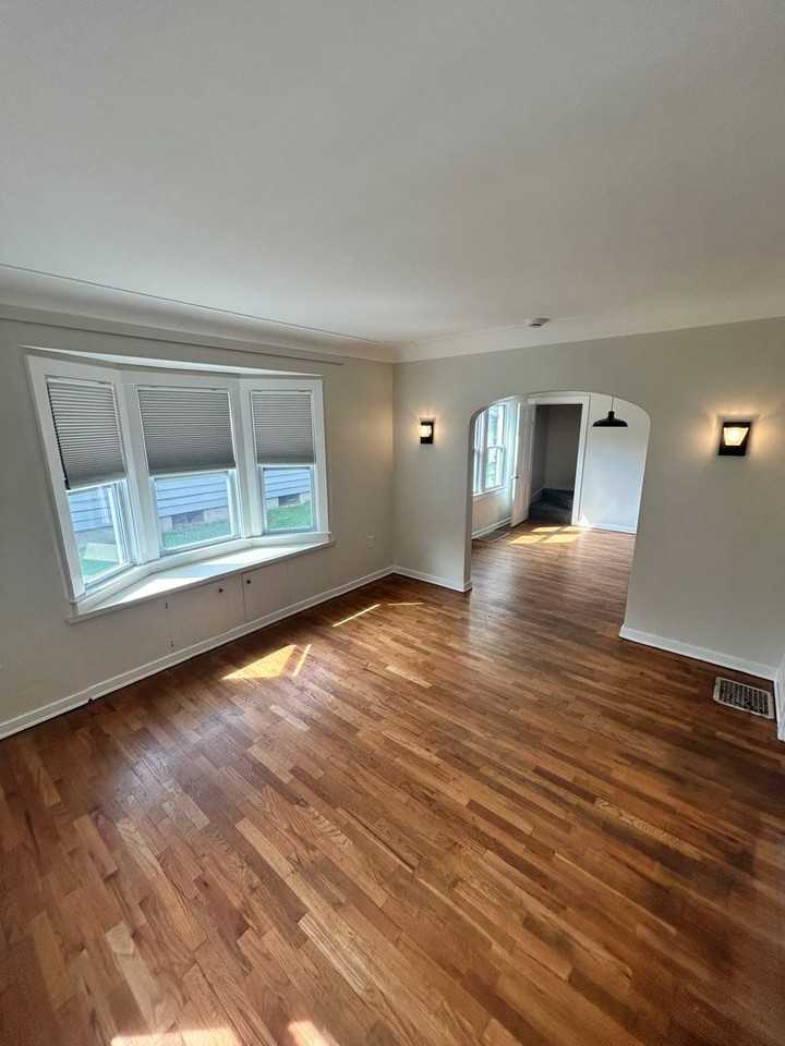 1543 Gladstone Dr Se - Photo 6 of 25