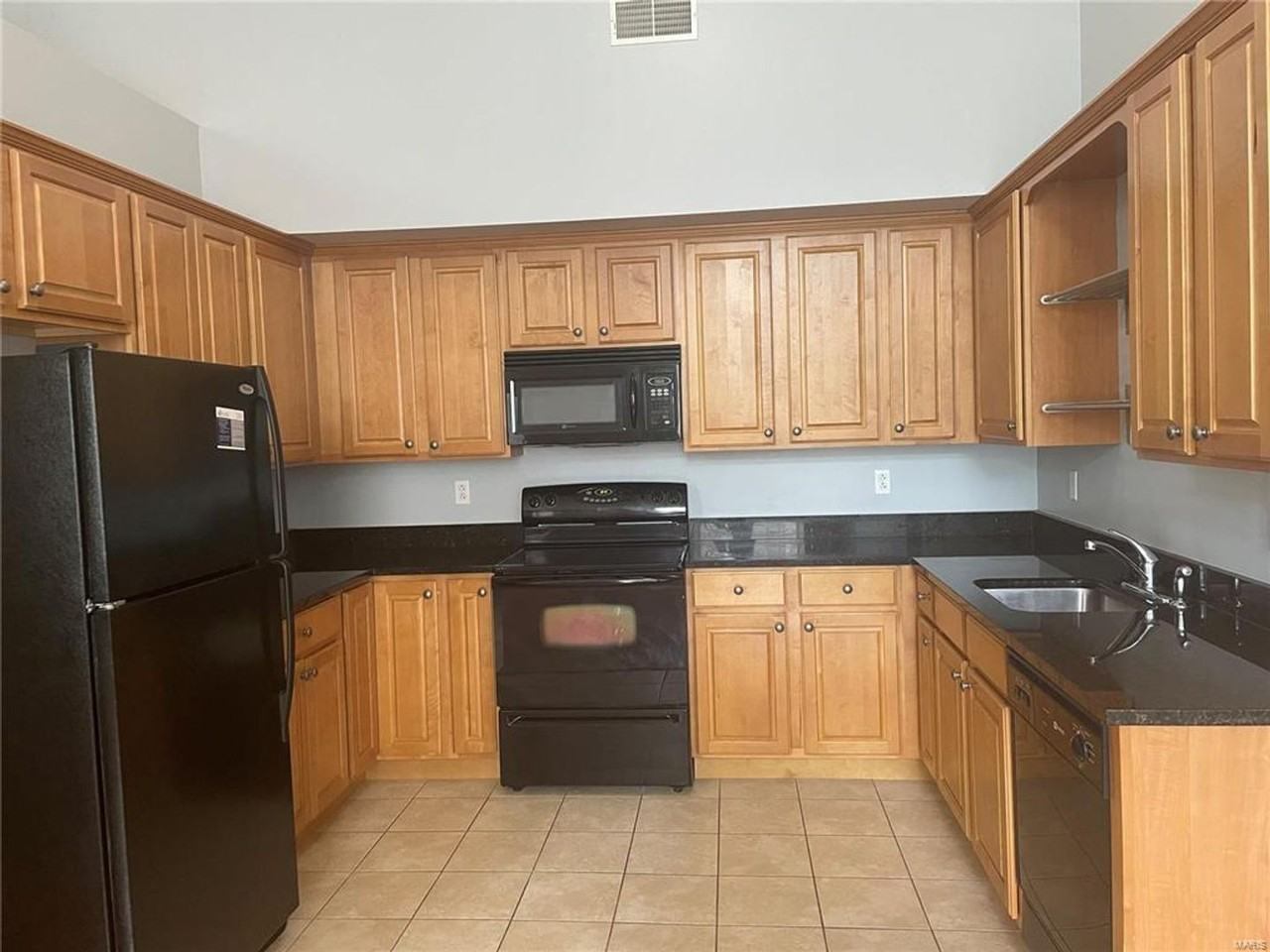 1515 Lafayette Ave - Photo 4 of 12