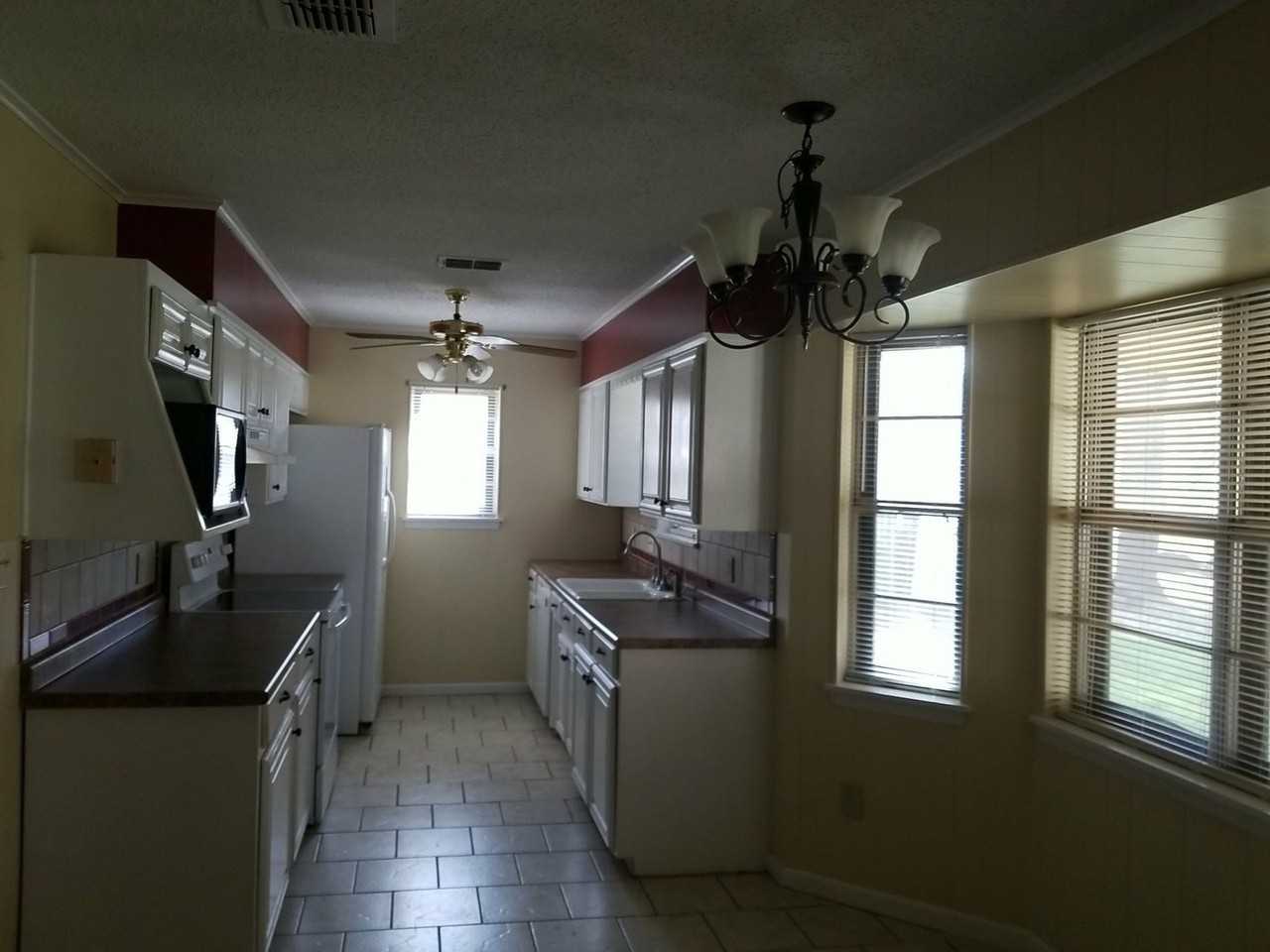 918 Villa Ln - Photo 3 of 20