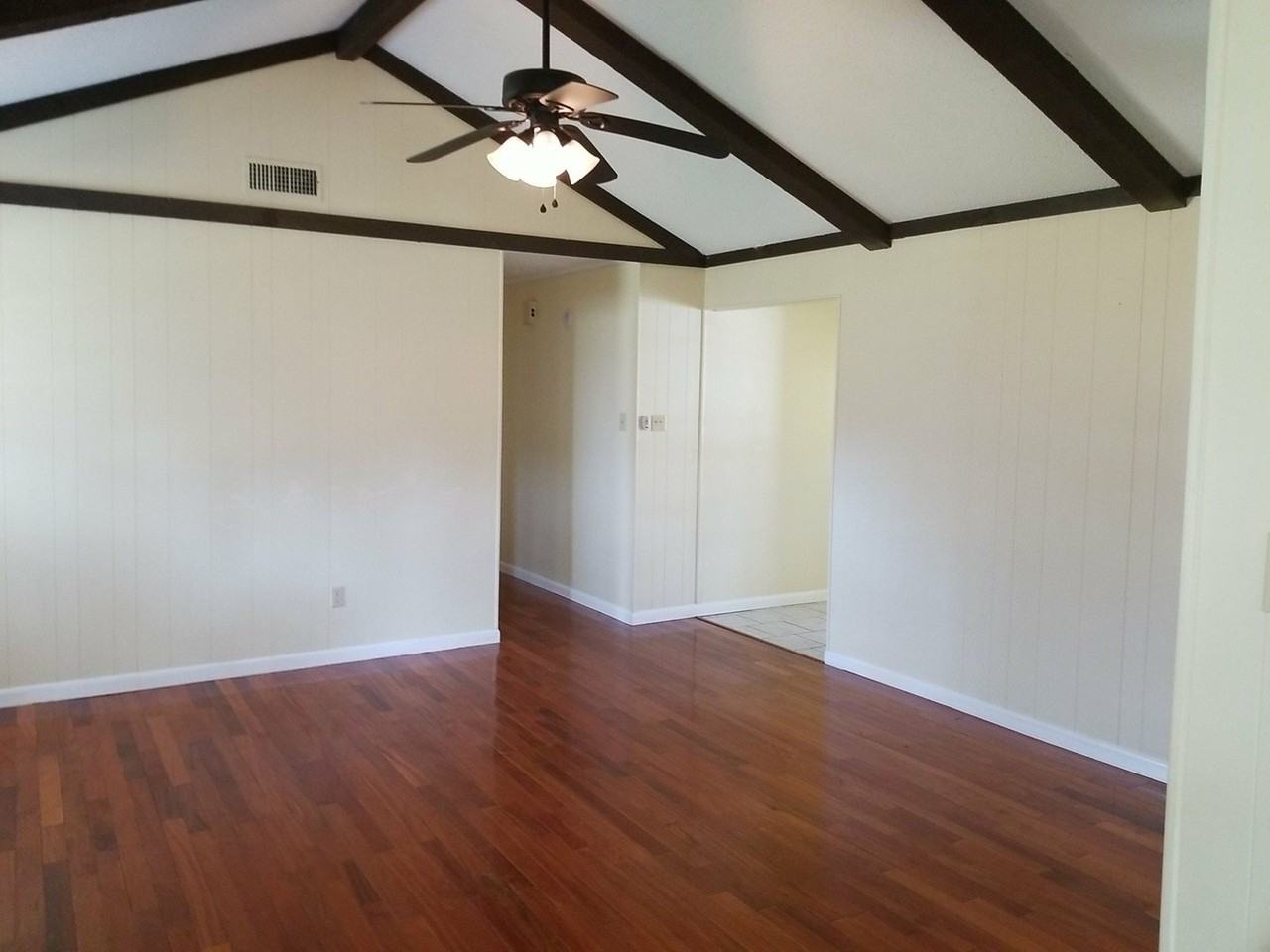 918 Villa Ln - Photo 7 of 20