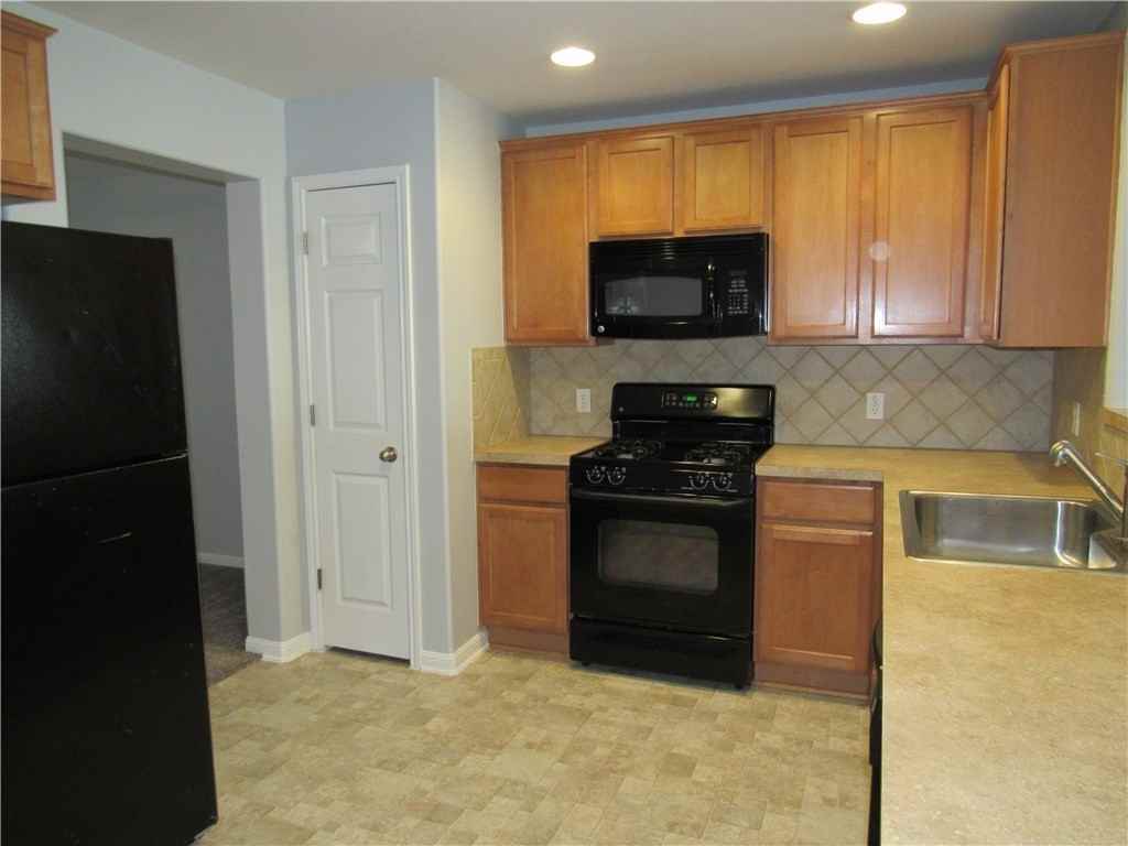 3633 Hawk View St - Photo 7 of 31