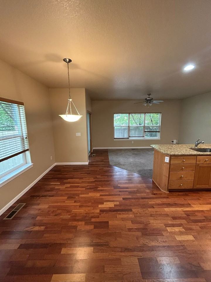 2000 Nw Yohn Ranch Dr - Photo 3 of 15