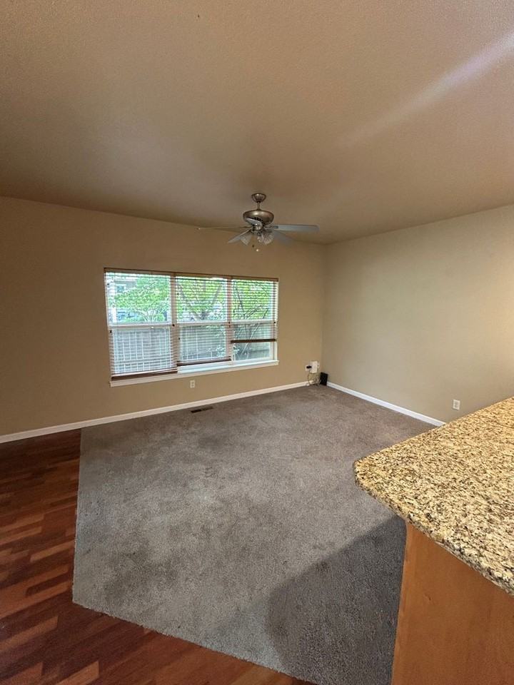 2000 Nw Yohn Ranch Dr - Photo 4 of 15