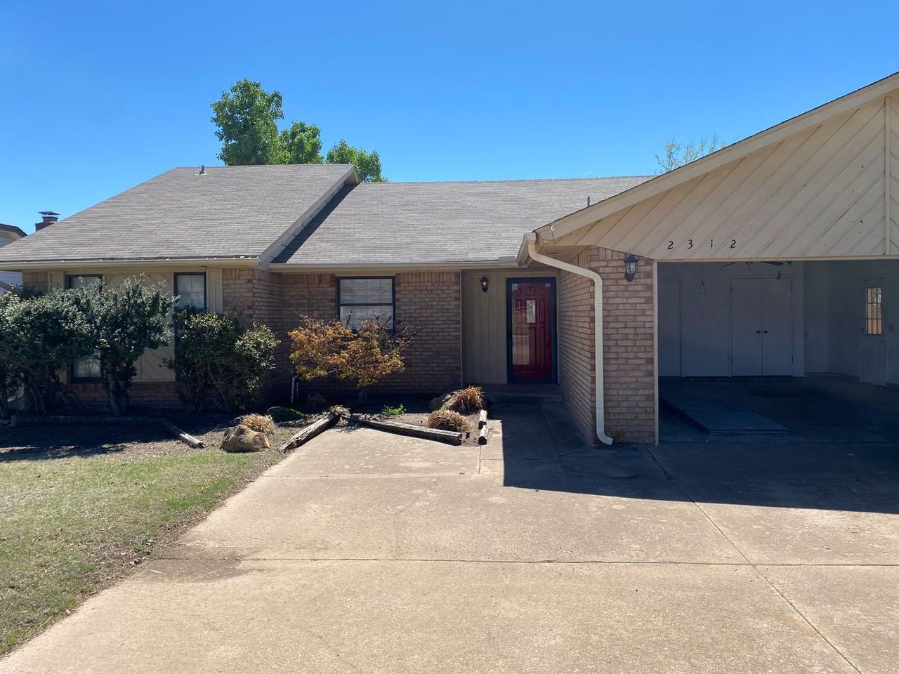 2312 Shadowlake Dr - Photo 2 of 32
